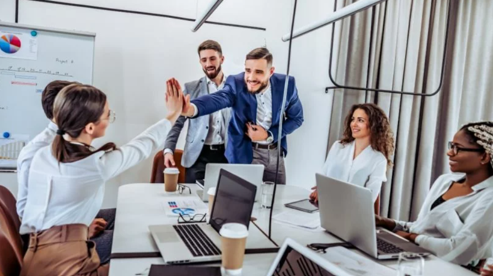 El departamento de Recursos Humanos se encarga de gestionar todo lo relacionado con los colaboradores de la empresa. Foto: Bizneo HR