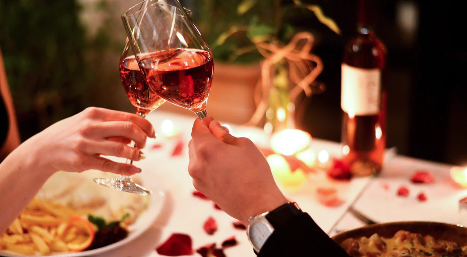 Cena romántica de San Valentín. Foto: Sal Roche