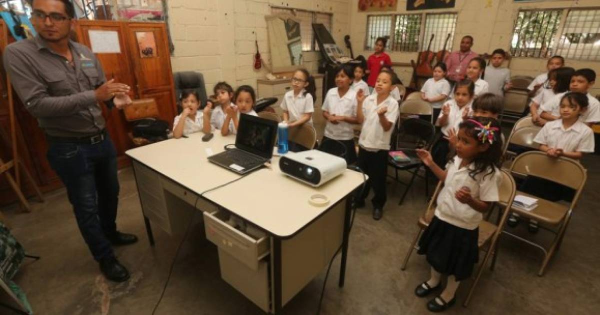 Estudiantes de la Escuela Experimental de Música. Foto: El Heraldo