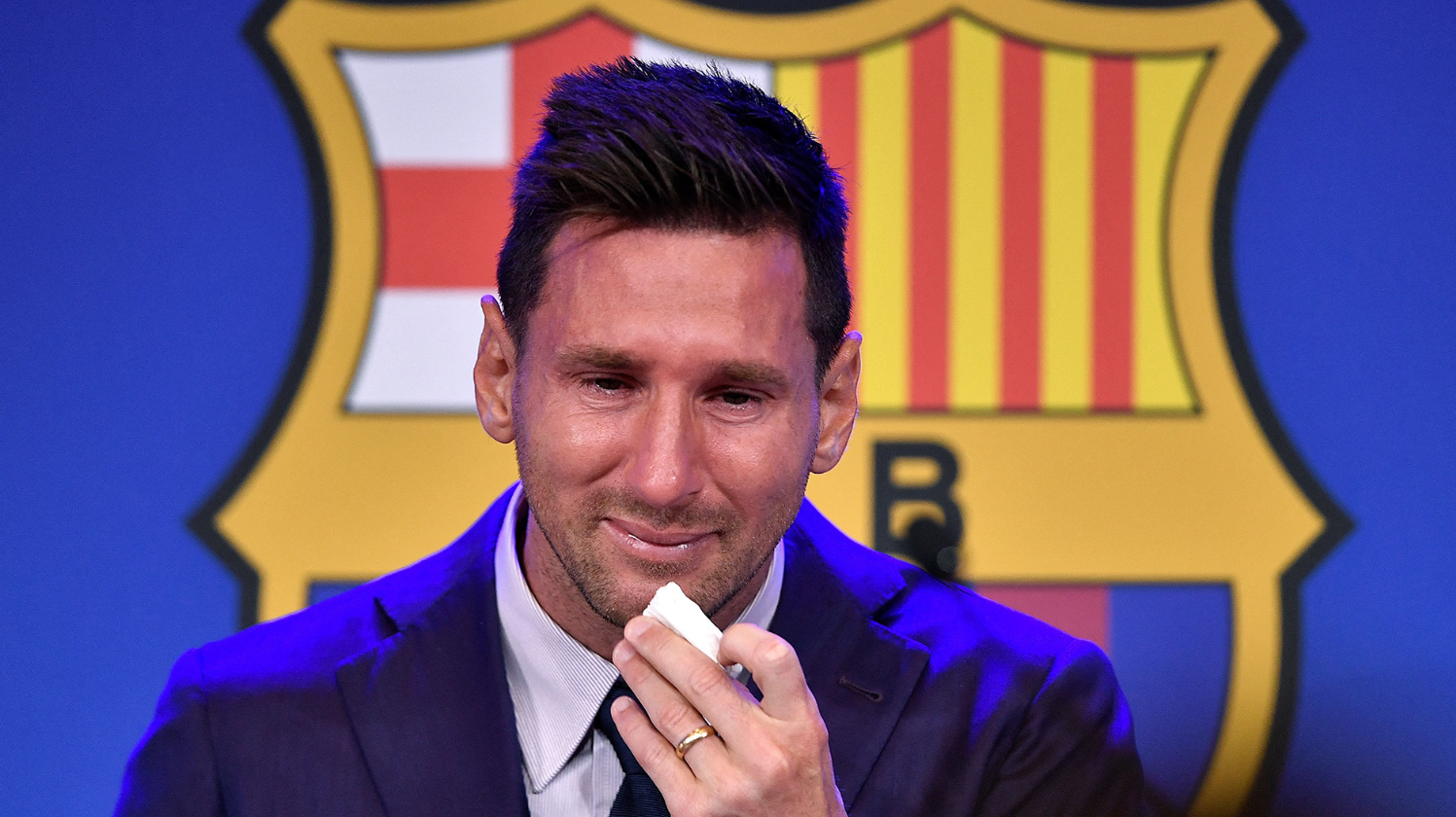Uno de los momentos tristes de la carrera del argentino vino cuando tuvo que marcharse del FC Barcelona. Foto: Marca