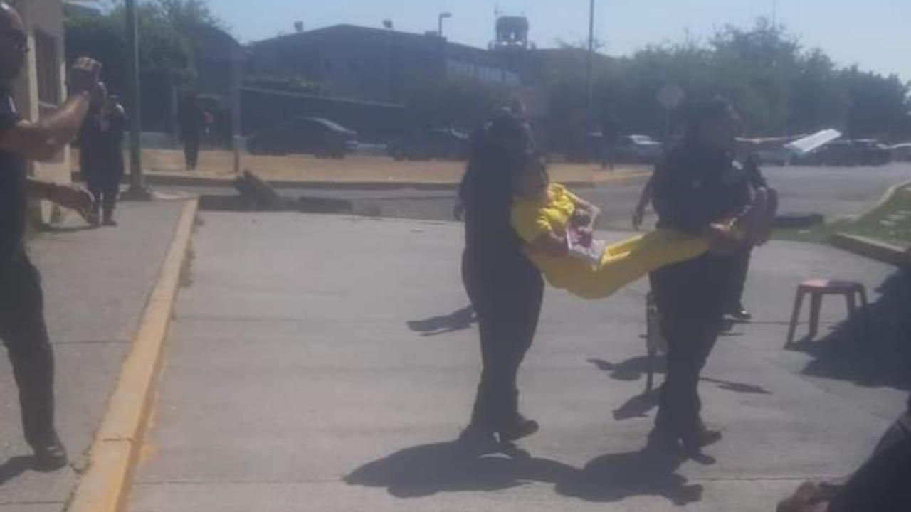 Imagen de Video: Reclusa obtiene su libertad y la sacan a la fuerza porque quería seguir en prisión
