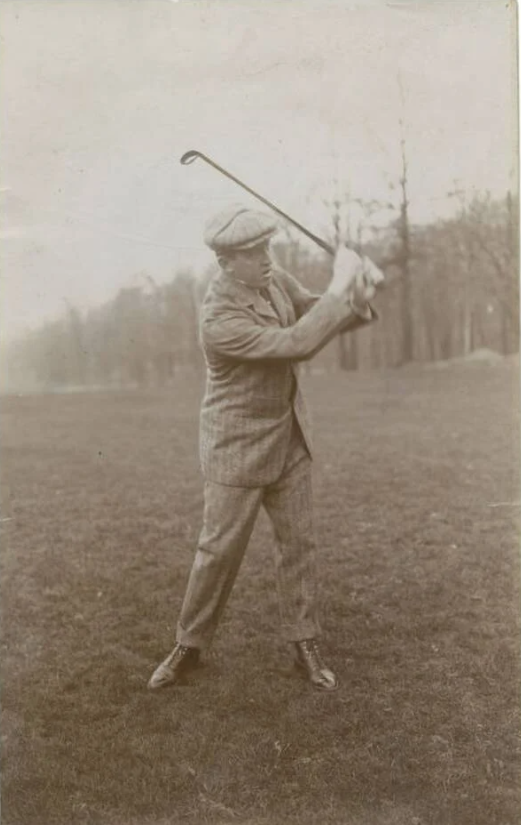 Eben Byers jugando golf. Foto: ATI
