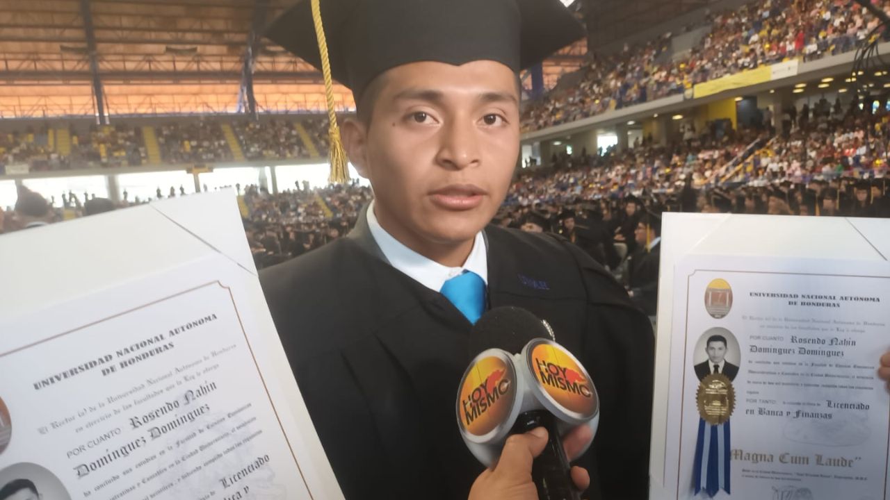Imagen de Agricultor intibucano recibe dos títulos con excelencia académica de la UNAH