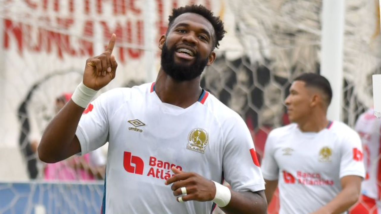 Olimpia golea 4-1 al Vida y se olvida de la debacle en Concacaf