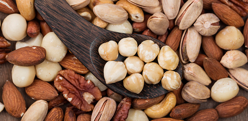 Entre las frutas secas que se pueden usar están las almendras o las nueces. Foto: InfoAlimentos