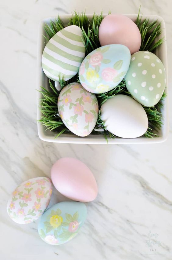 En algunos lugares se acostumbra a hacer competencias de decoración de huevos de Pascua. Foto: Pinterest