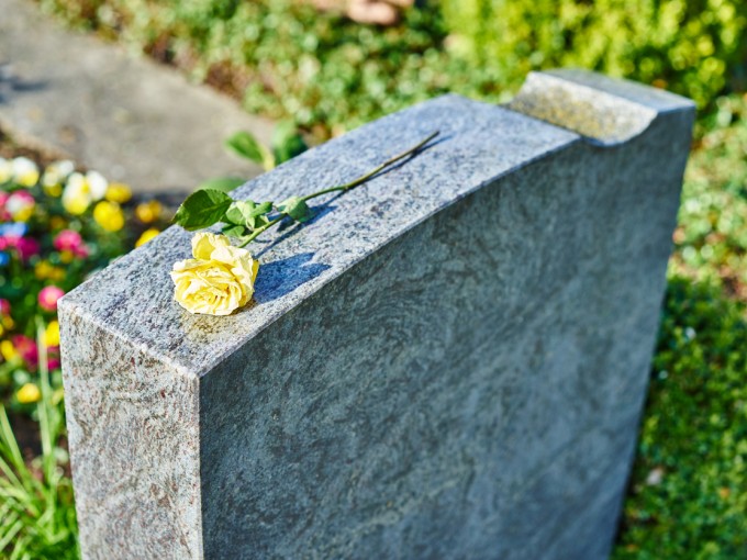 En el Día de las Madres, puedes visitar la tumba de ella, llevándole flores y alguna carta especial. Foto: Me lo dijo Lola