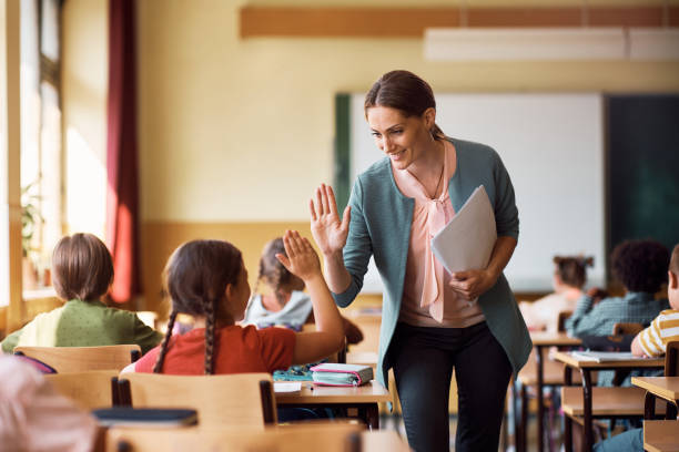 En el Día del Maestro, muchas personas buscan llenar de aprecio a sus maestras favoritas. Foto: iStock