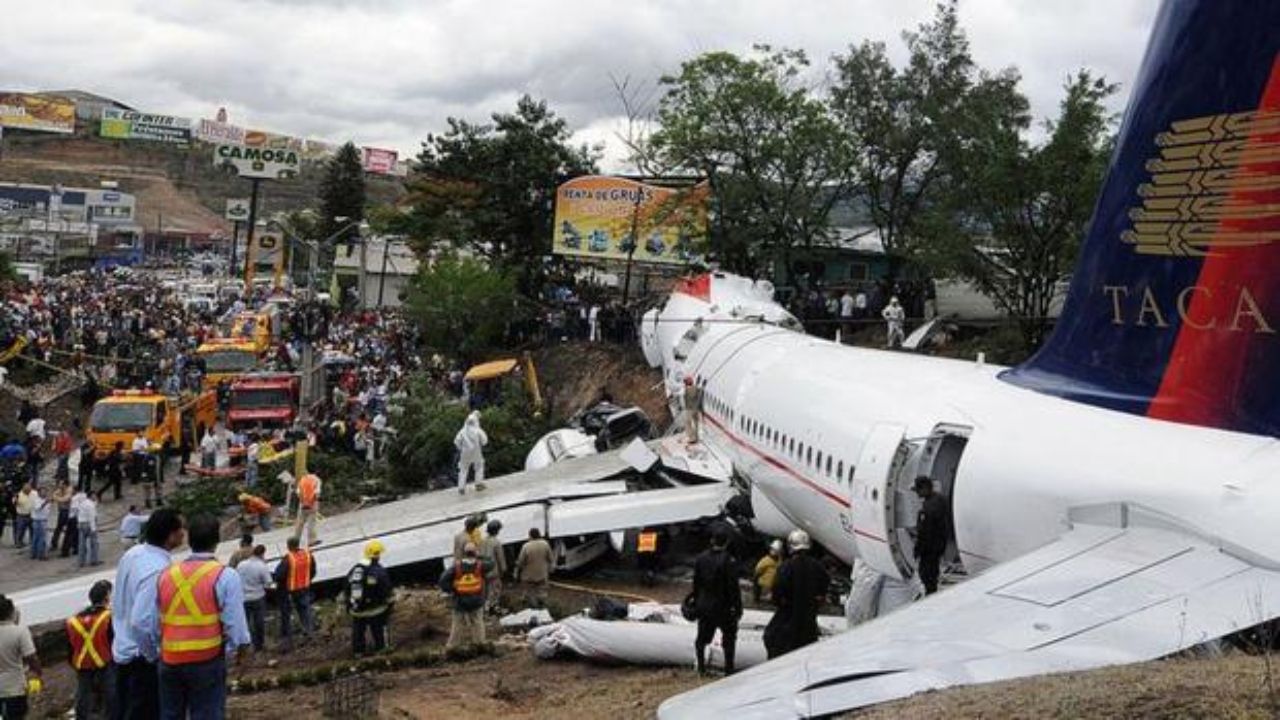 GALERÍA: Se cumplen 15 años del accidente aéreo del vuelo 390 de Taca en Toncontín Imagen de GALERÍA: Se cumplen 15 años del accidente aéreo del vuelo 390 de Taca en Toncontín