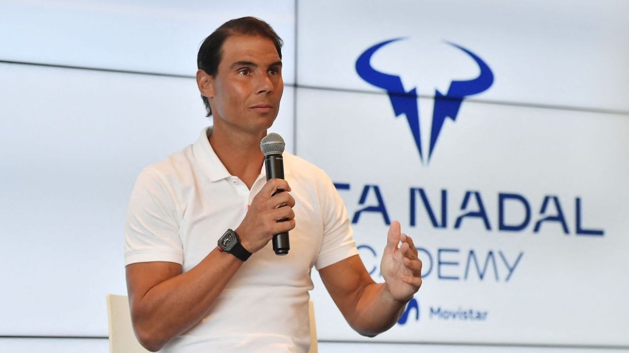Conferencia de prensa de Rafael Nadal, el tenista anuncia su retiro en 2024 Imagen de Conferencia de prensa de Rafael Nadal, el tenista anuncia su retiro en 2024