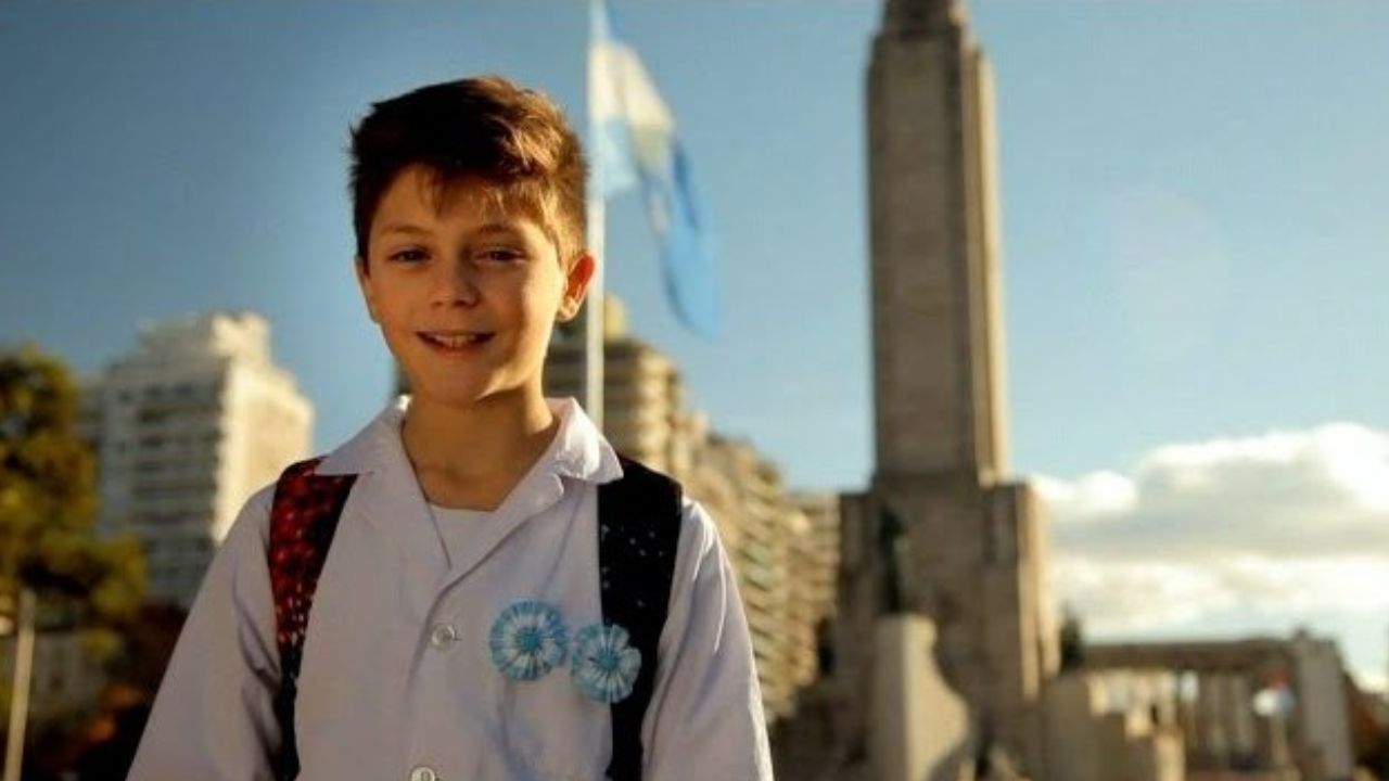 ¿De qué lado va la escarapela este 18 de mayo? Todo lo que debes saber de este símbolo nacional de Argentina Imagen de ¿De qué lado va la escarapela este 18 de mayo? Todo lo que debes saber de este símbolo nacional de Argentina