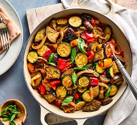 En la película 'Ratatouille' la presentación del platillo se popularizó por ser gourmet. Foto: BBC Good Food