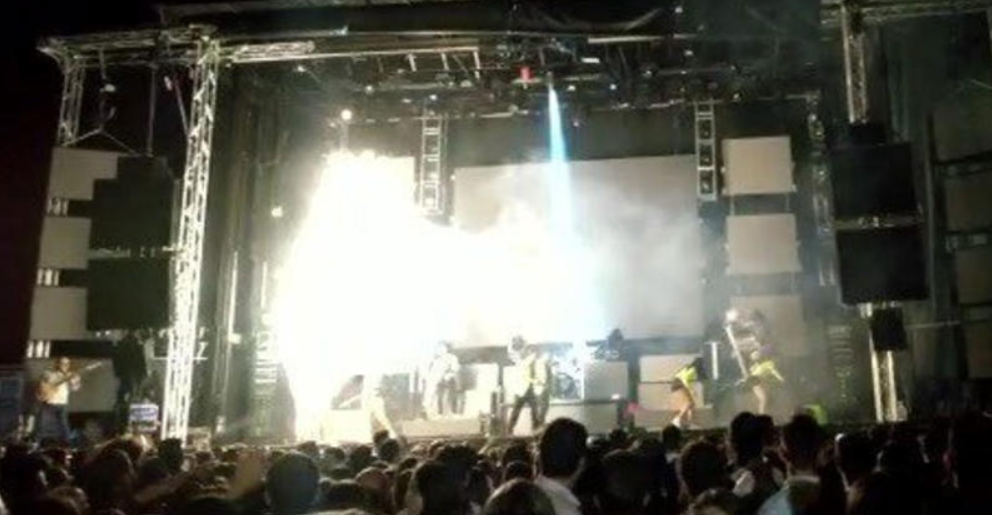 Imágenes de la explosión durante la presentación en vivo. Foto: Yahoo News