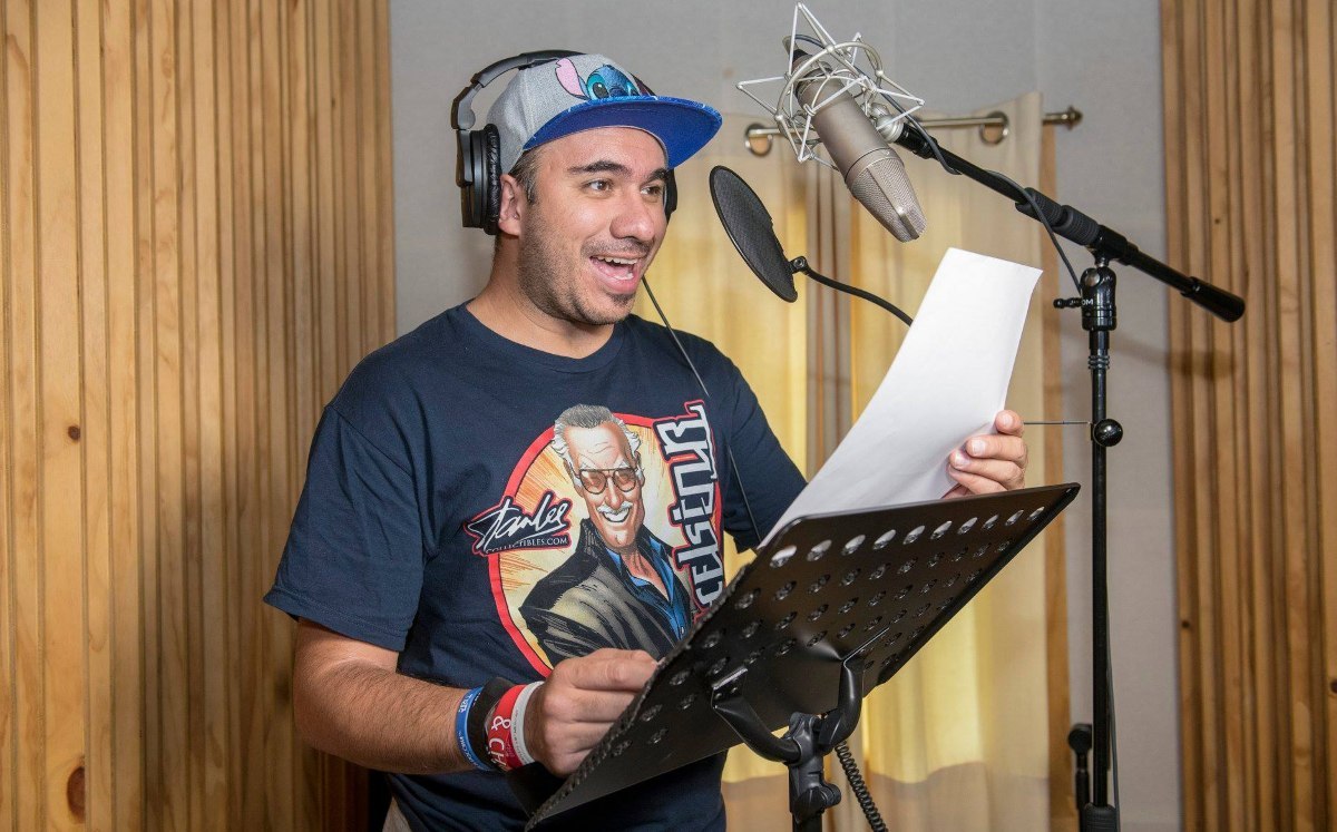 Alex Montiel ha logrado dar voz en múltiples películas importantes, tal como en Spider-Man: A través del Spider-Verso. Foto: Milenio