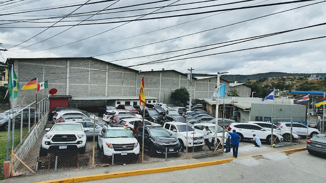 Los dueños de los negocios dedicados a la venta de carros dan garantía en los vehículos. Foto: quality-auto