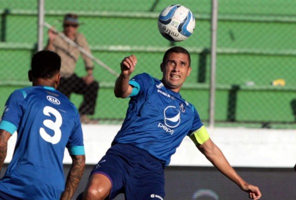 Izaguirre logró ser capitán en algunos de los clubes en los que estuvo. Foto: Grupo OPSA