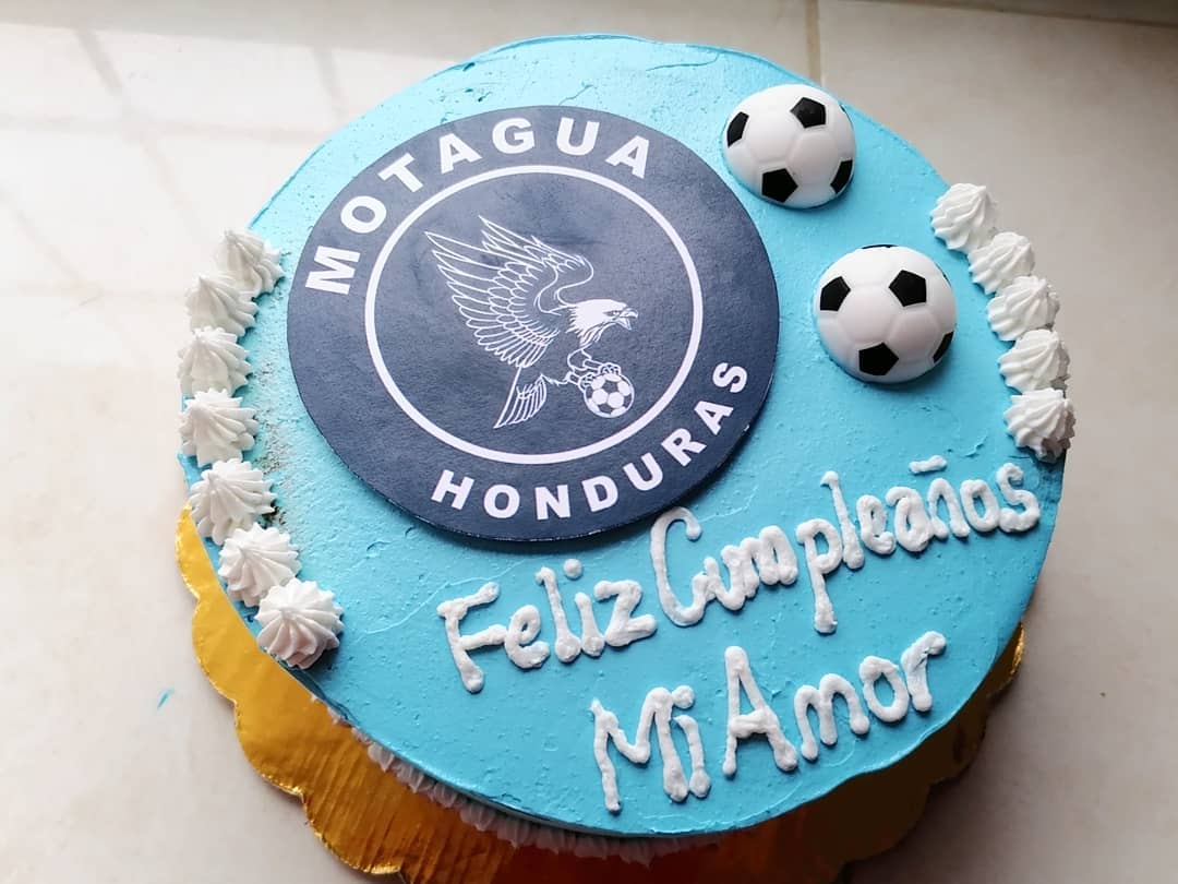 Muchos aficionados del fútbol suelen festejar sus cumpleaños con temáticas de su clubes favoritos. Foto: Redes sociales