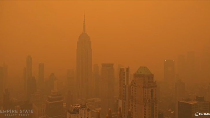 VIDEOS: Nueva York se cubre de humo por los incendios forestales en Canadá
