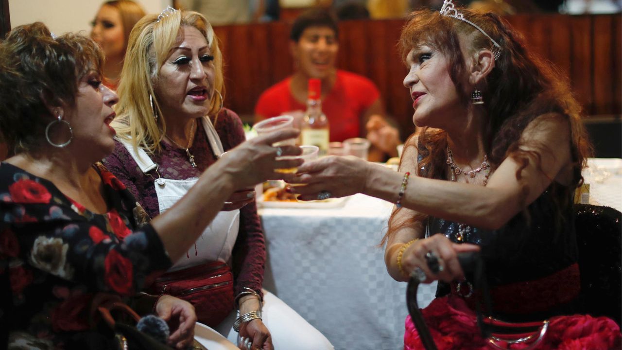 Imagen de FOTOS: 'Abuelas' trans mexicanas celebran la fiesta de quince años que 'no habían podido tener'