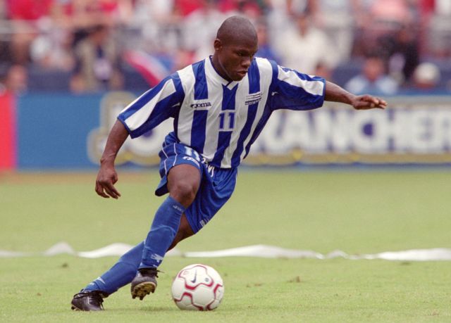 El destacado exfutbolista hondureños logró conseguir campeonatos tanto en clubes como en Selección. Foto: BBC