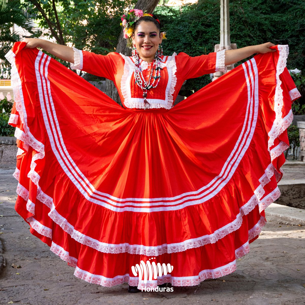 Vestido típico de Honduras colorido. Foto: STN Honduras