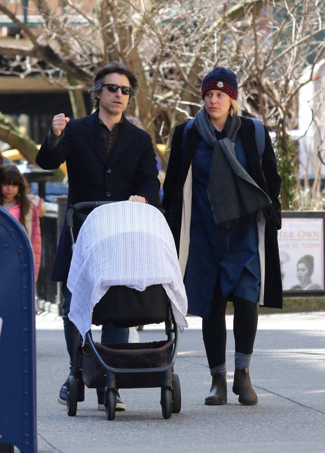 Greta y Noah de paso con su primogénito. Foto: Cortesía.