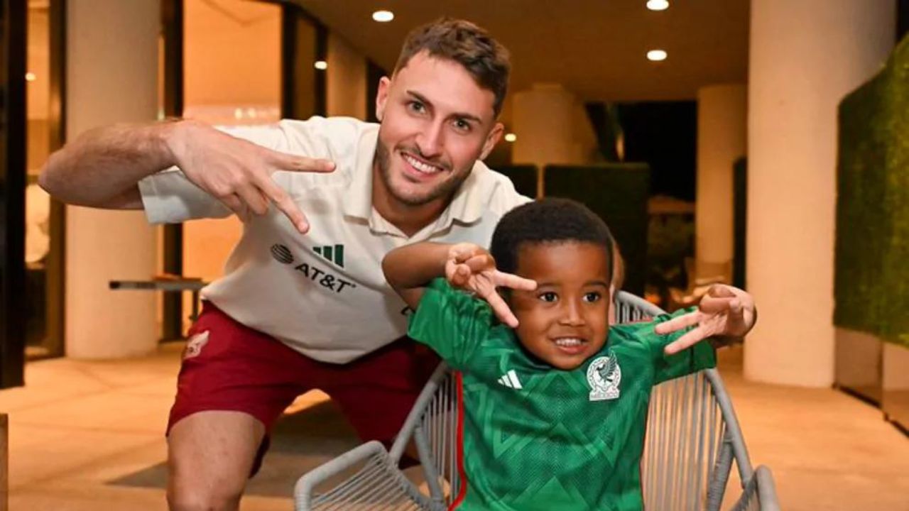 Video de la selección mexicana; niño etíope cumple su sueño y come quesadillas Imagen de Video de la selección mexicana; niño etíope cumple su sueño y come quesadillas