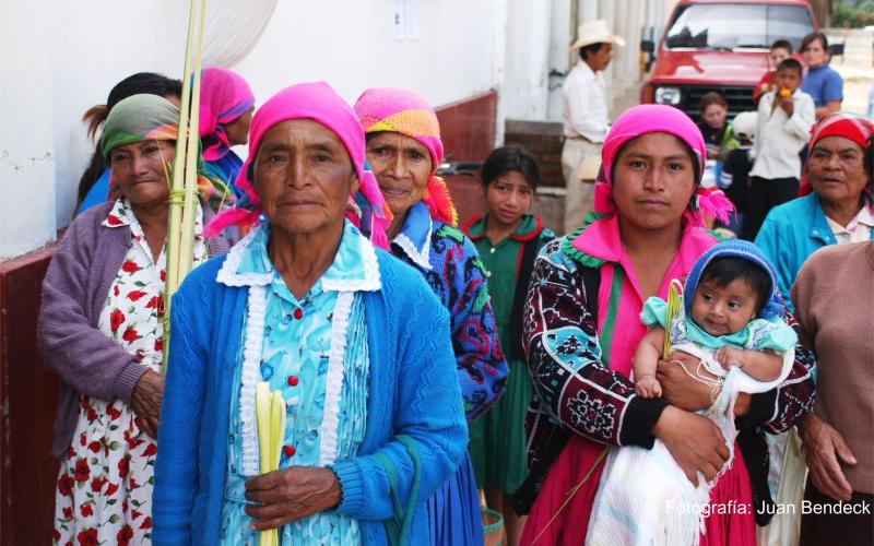 Los lencas venden sus artesanías que son populares a nivel nacional. Foto: Juan Bendeck