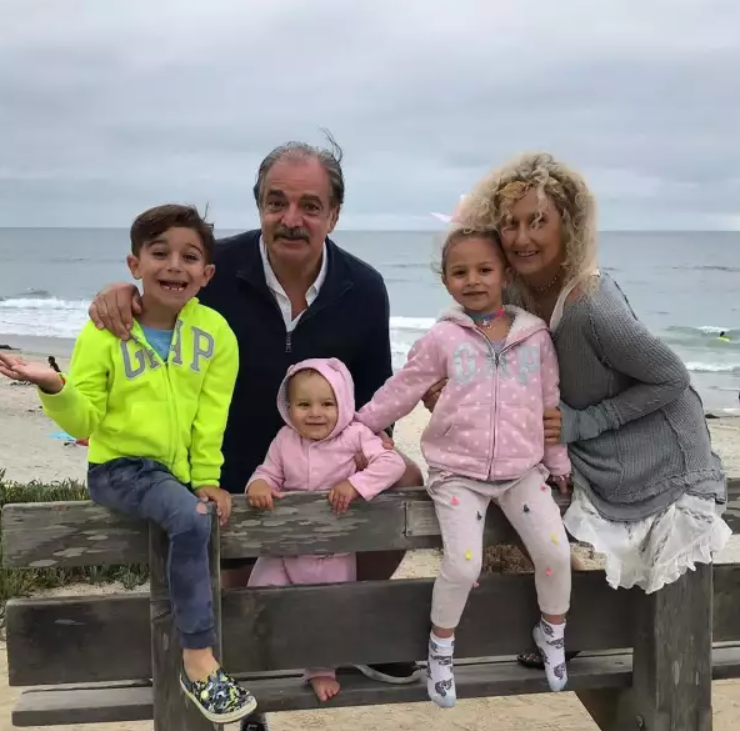 David Ostrosky y Belinda Slomianki junto a sus nietos. Foto: Quien