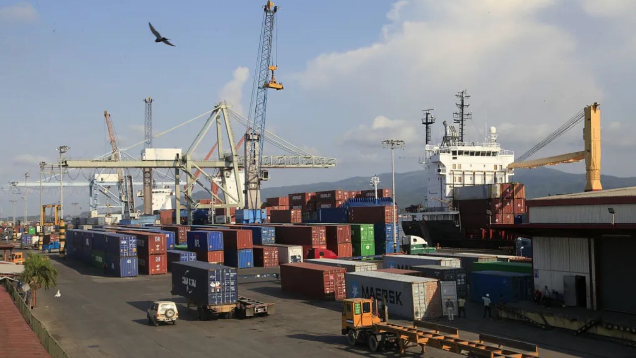 Imagen de Gobierno anuncia inversión de $50 millones para instalación de rayos X en seis aduanas