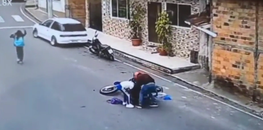 Los niños llevaban sus mochilas, por lo que se especula que iban camino a la escuela. Foto: Redes Sociales