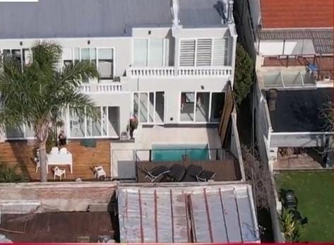 Toma aérea de la mansión Fotos; A la Tarde