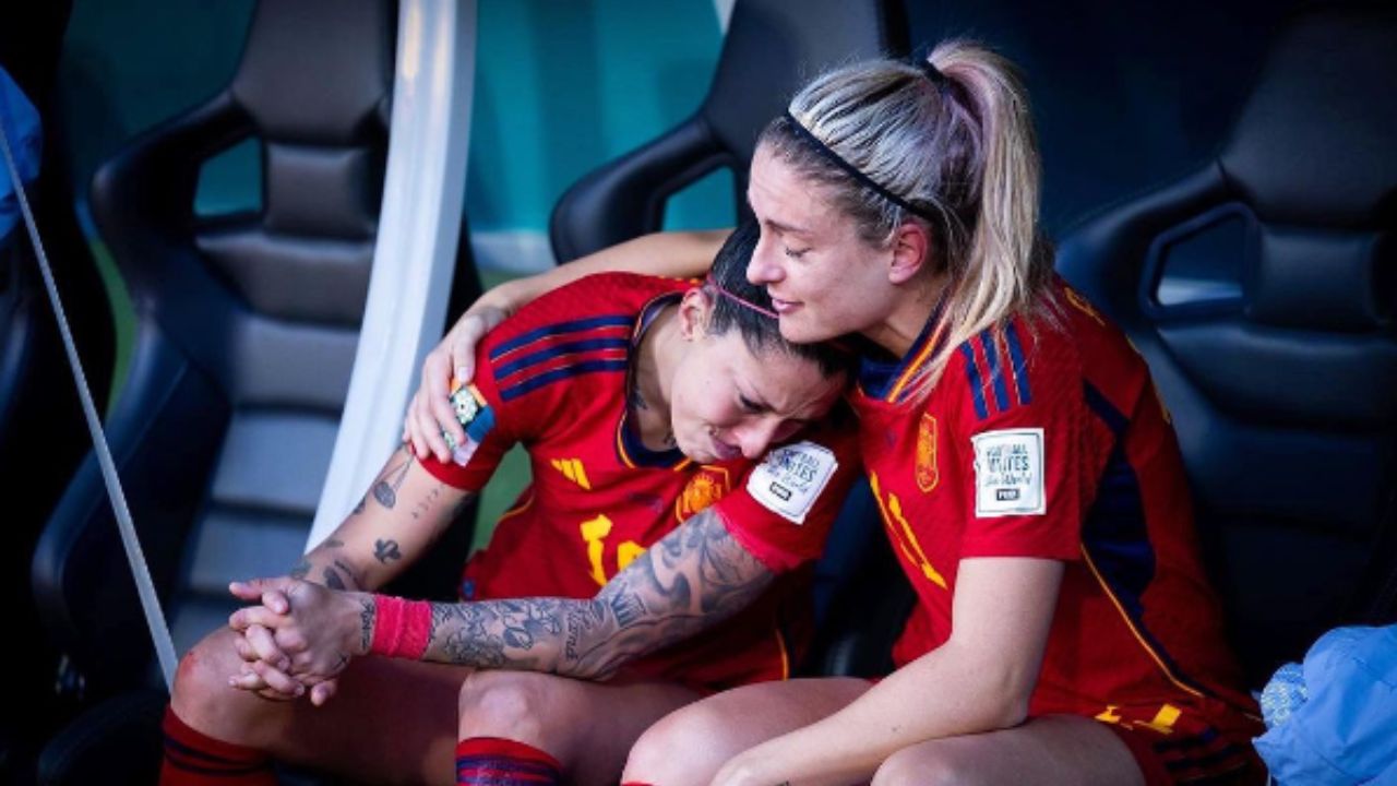Jennifer Hermoso novia, quién es la pareja de la jugadora besada por Luis Rubiales y qué tiene que ver Alexa Putellas Imagen de Jennifer Hermoso novia, quién es la pareja de la jugadora besada por Luis Rubiales y qué tiene que ver Alexa Putellas
