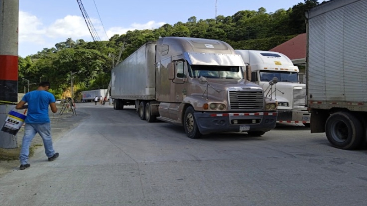 Imagen de Ni una aguja pasará en las fronteras, dicen transportistas ante anuncio de paro por crisis de visados con Costa Rica