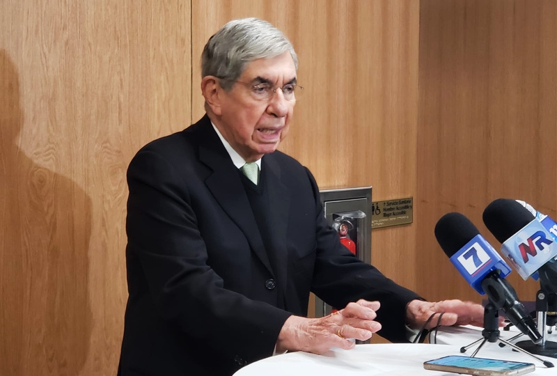 Imagen de Óscar Arias: ‘me alegro mucho que se haya caído la disparatada ocurrencia de nuestro gobierno’