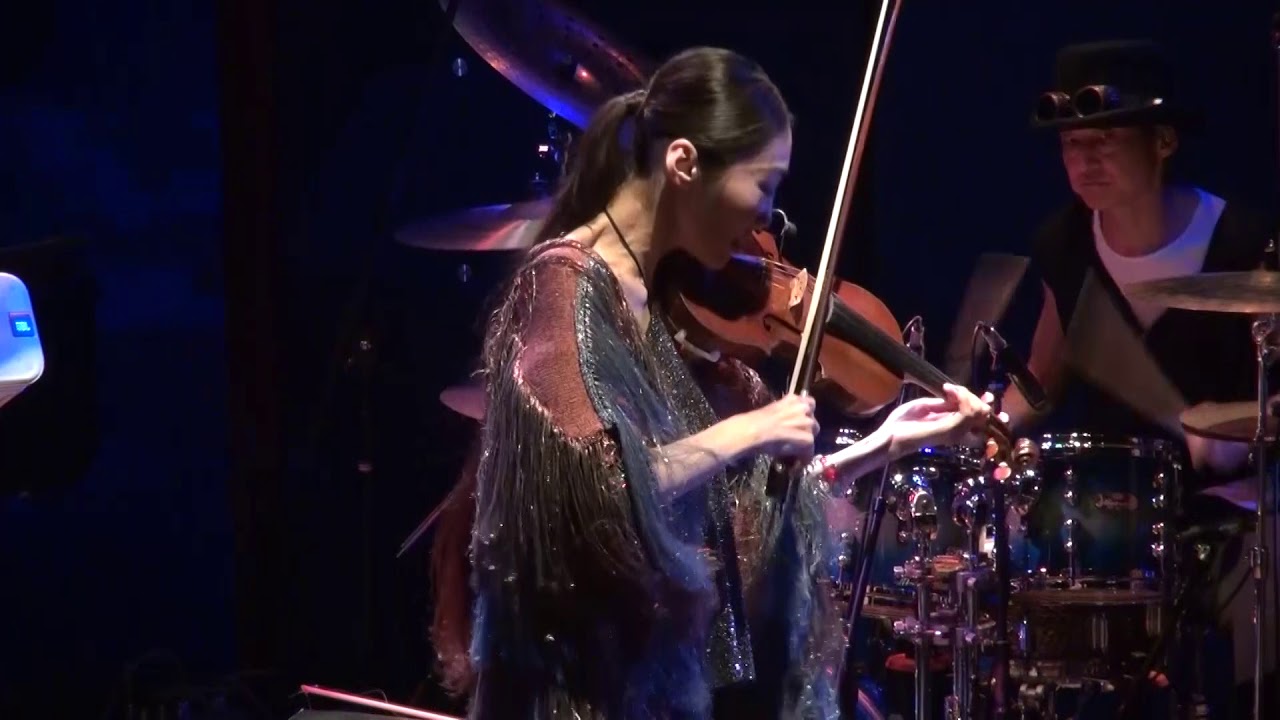 'Infinity' es una composición de la violinista. Foto: Shazam