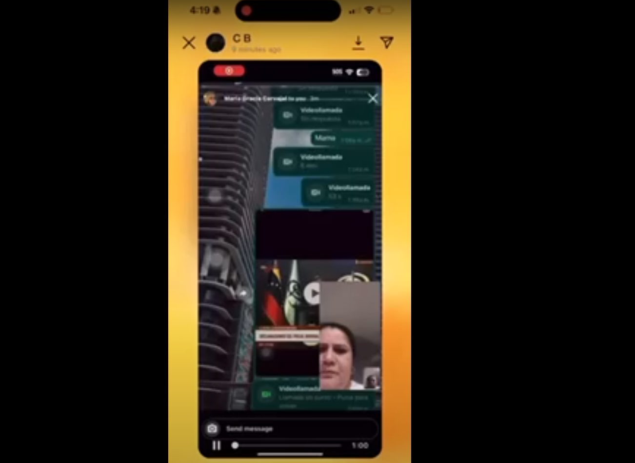 La mujer aparece en una llamada, grabando su pantalla de celular en donde se ve el video que fue grabado por otra persona. Foto: Puerto Rico La Isla.com