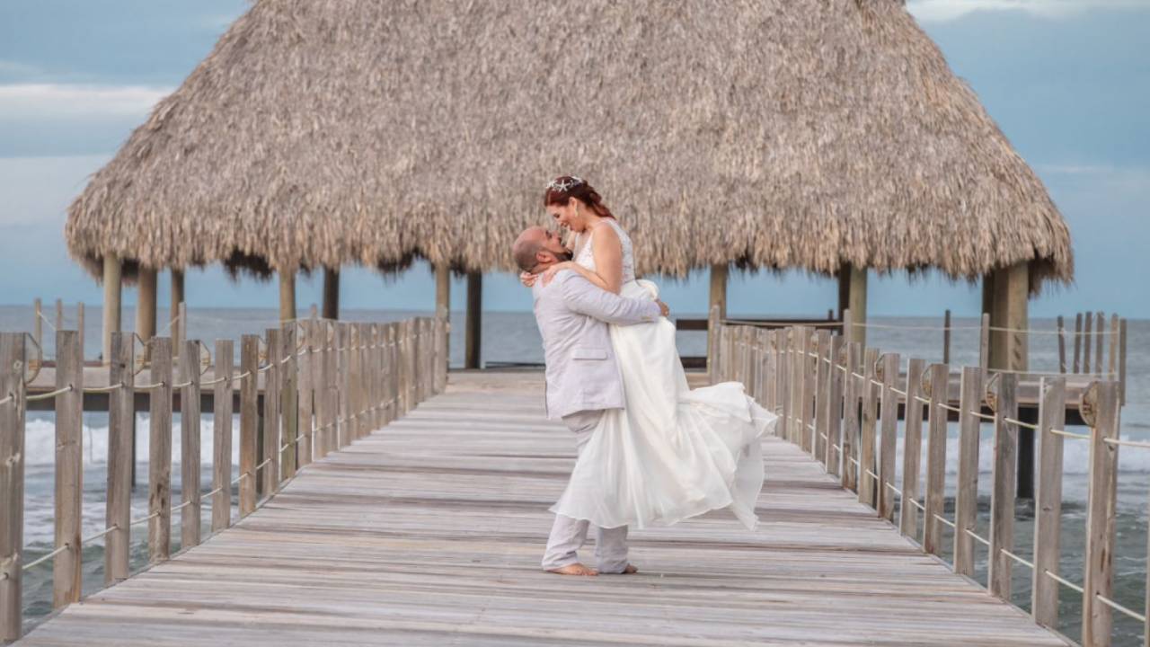 Frente al mar: así fue la emotiva boda religiosa de Daniel Sponda y Erika Urtecho Imagen de Frente al mar: así fue la emotiva boda religiosa de Daniel Sponda y Erika Urtecho