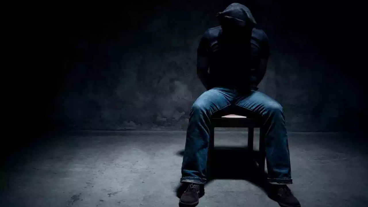 ¿Qué es el Síndrome de Estocolmo? definición y origen de este fenómeno psicológico Imagen de ¿Qué es el Síndrome de Estocolmo? definición y origen de este fenómeno psicológico