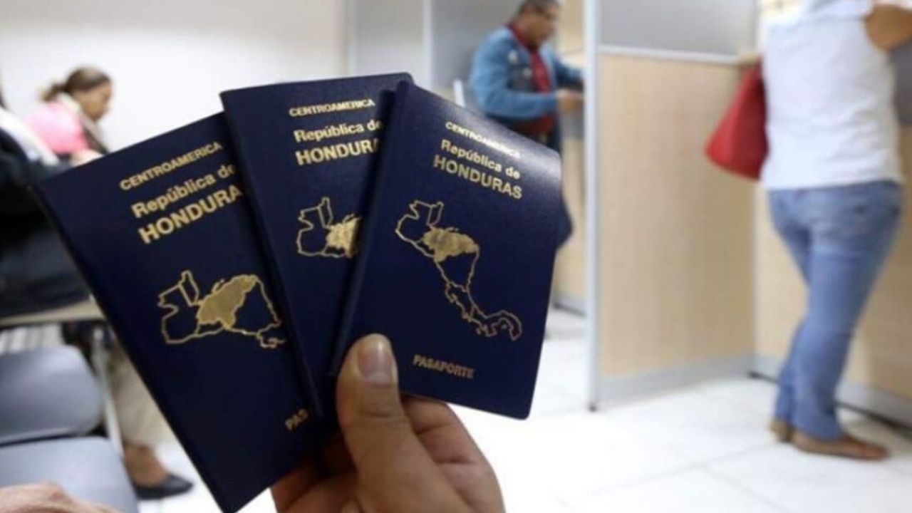 Imagen de Reprograman citas para entrega de pasaportes en Migración por Navidad y Año Nuevo