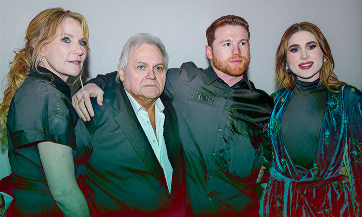 Carlos Bremer junto a Canelo Álvarez y su esposa. Foto: El CEO