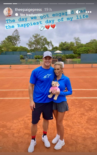 Alec Musser y su prometida Paige Press después de entrenar tennis