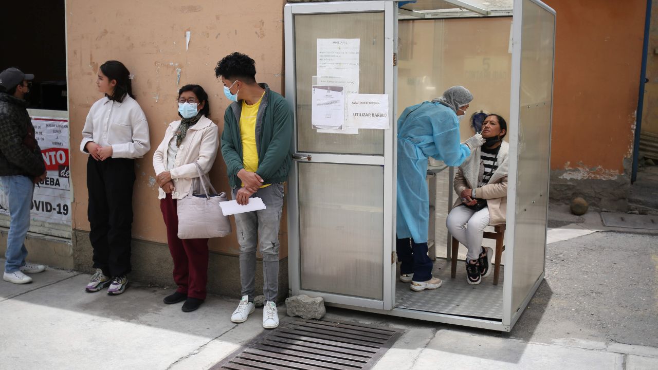 Nueva variante y repunte de casos: piden no bajar la guardia ante covid en América Imagen de Nueva variante y repunte de casos: piden no bajar la guardia ante covid en América