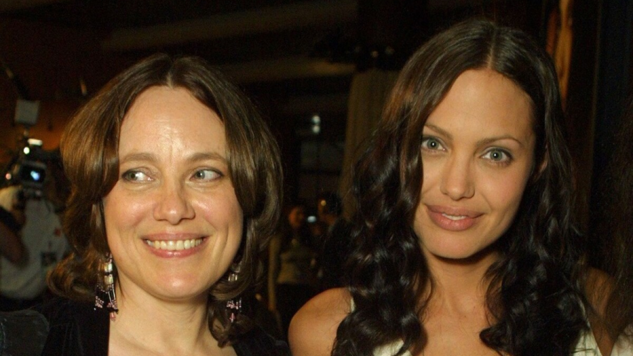 Imagen de Madre de Angelina Jolie, así lucía la mamá de la actriz joven