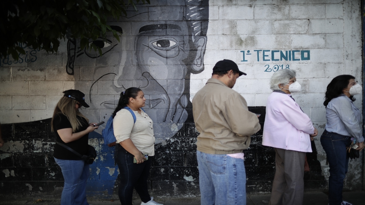 Abren los centros de votación para las legislativas y presidenciales en ...