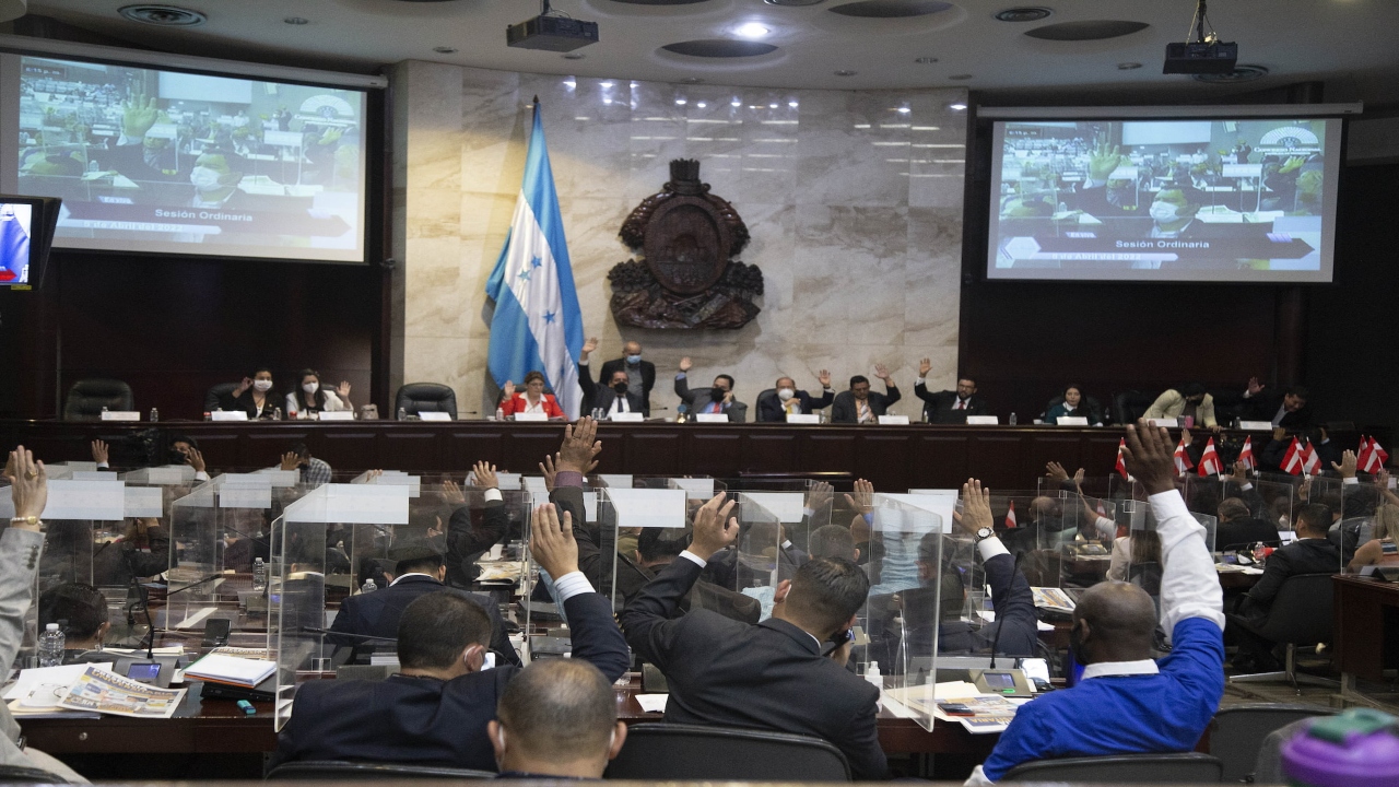 Imagen de Sin avances, negociaciones entre fuerzas políticas para elegir magistrados del TSC