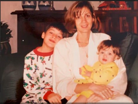 Mariana tenia apenas un año y meses cuando sus padres murieron. Foto: Excelsior