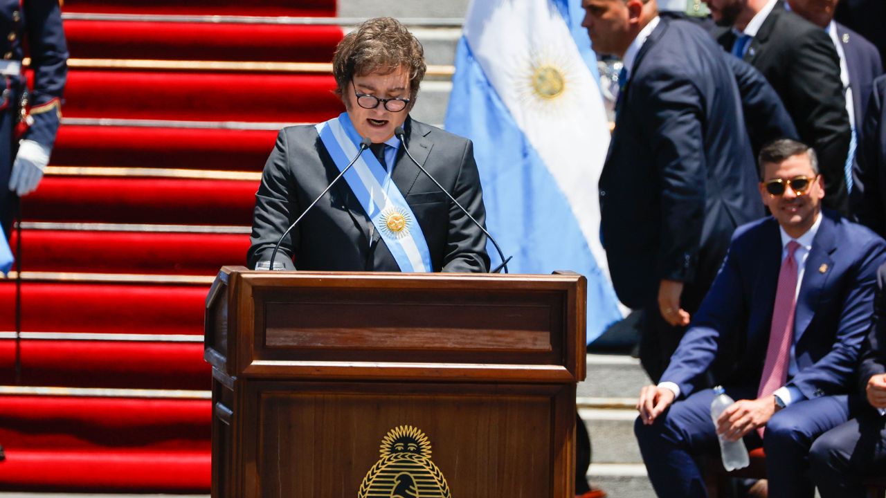 Milei, envuelto en una polémica por la subida de su sueldo y el del resto del Ejecutivo Imagen de Milei, envuelto en una polémica por la subida de su sueldo y el del resto del Ejecutivo