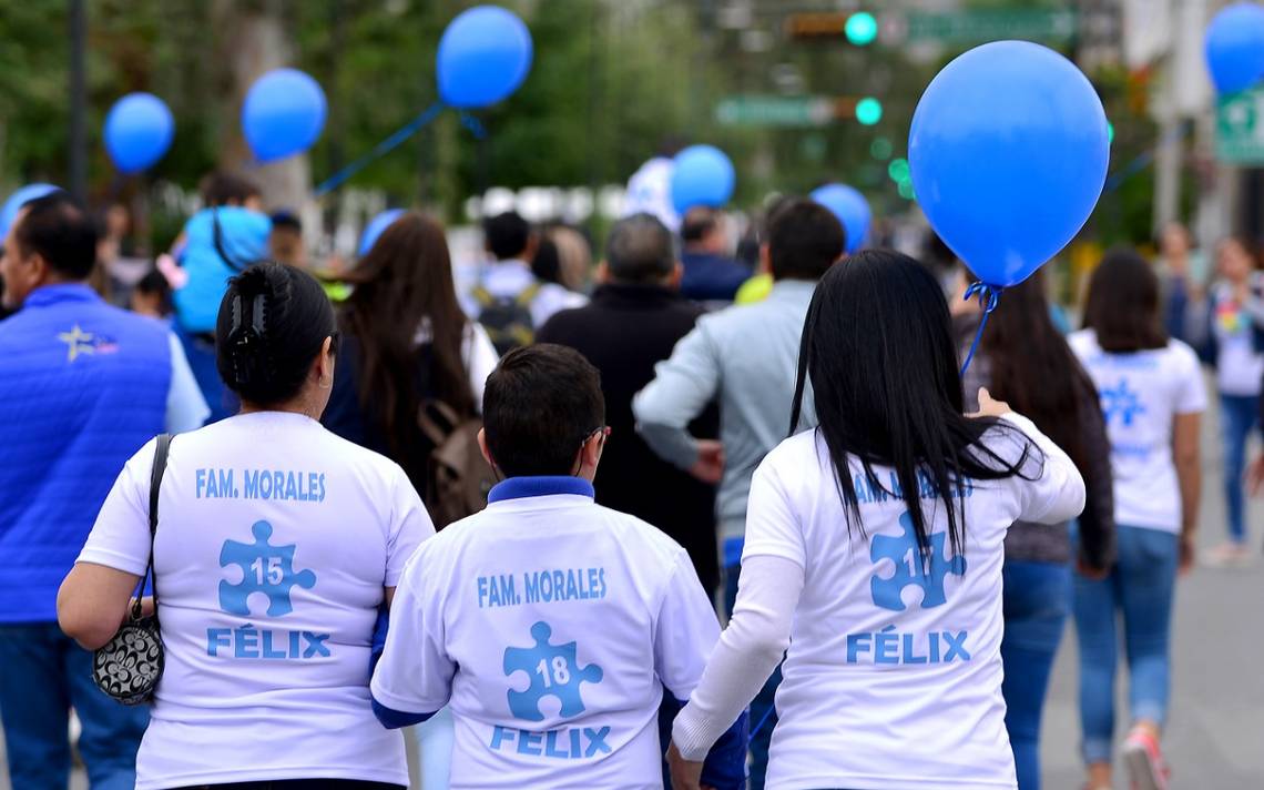 El azul se relaciona al autismo haciendo comparación entre la enfermedad y el mar.  Foto: El sol de la Laguna