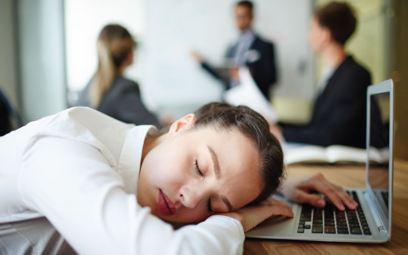 El deseo de dormir o cansancio puede estar relacionado a la apnea del sueño. Foto: Instituto Europeo del sueño